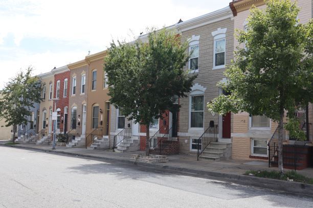 Community Development Corporation (CDC)により修復された連続住宅（ボルティモア市）